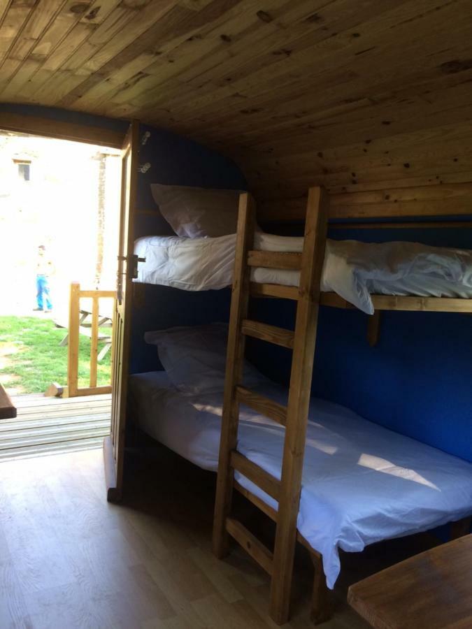 Les Roulottes De L'Airou Hotell Beauchamps  Eksteriør bilde