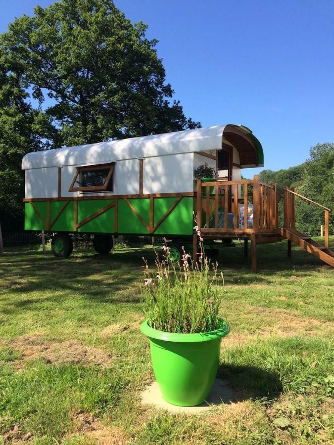Les Roulottes De L'Airou Hotell Beauchamps  Eksteriør bilde