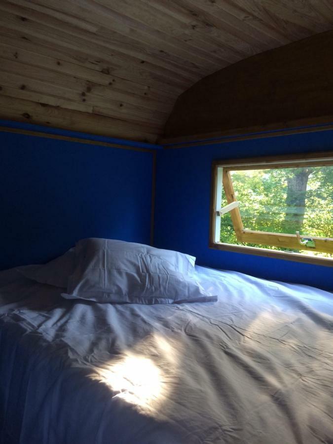 Les Roulottes De L'Airou Hotell Beauchamps  Eksteriør bilde