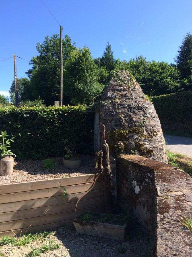 Les Roulottes De L'Airou Hotell Beauchamps  Eksteriør bilde